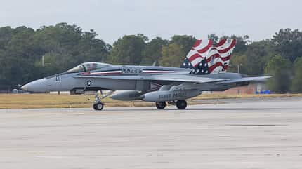 MCAS Beaufort,2nd MAW,VMFA-115,F/A-18,F-35B Lightning II,VMFAT-501, Hornet, USMC Marines, Marine Corps F/A-18C Hornet der Marines rollend