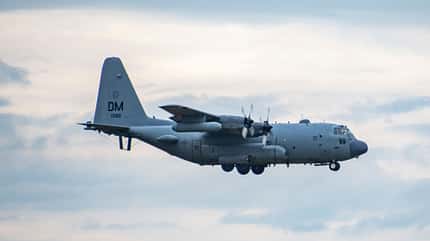 EC-37B, EA-37B, Compass Call, eloka, us air force, gulfstream, g550, ec-130h, hercules EC-130H im Landeanflug