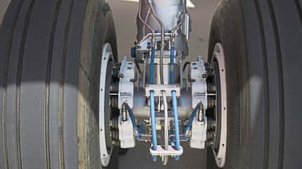 Technik, Flugzeugreifen, Reifen, Tires, Dunlop, Fahrwerk, Landing Gear, Airbus, A320, AirAsia