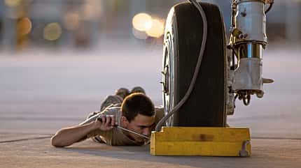 Technik, Flugzeugreifen, Reifen, Tires, Dunlop, Fahrwerk, Landing Gear, F35, F-35, USAF, US Air Force
