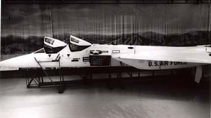 f108, xf-108, rapier, north american, naa mach 3, jäger, kampfflugzeug XF-108 Rapier Modell in Originalgröße im Hangar