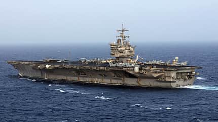 USS Enterprise auf See von der Seite