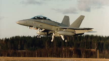 f18, F/A-18D, hornet, finnland, kampfflugzeug F/A-18D Finnland Landung