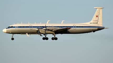 Iljuschin Il-22M Landung