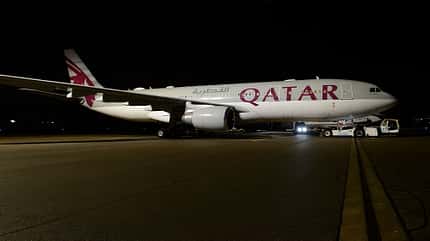 Airbus A330 Qatar bei Nacht