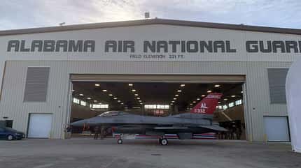 F-16 Alabama Air National Guard vor Hangar