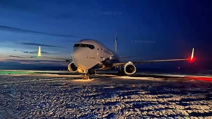 airliner, russland, winter, unfall, schnee, antonow, boeing, jakowlew Boeing 737 im Schnee neben der Piste