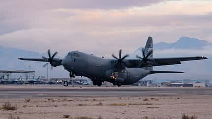 Red Flag, bamboo Eagle, US Air Force, B-2, Spirit, Nellis AFB C-130 Hercules beim Start