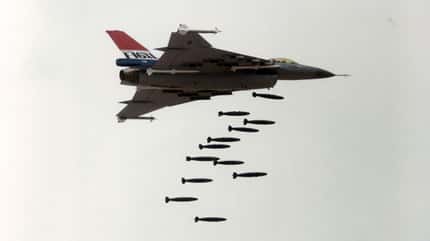 F16, F-16XL, Fighting Falcon, Viper, Dryden, NASA, US Air Force F-16XL Bombenabwurf