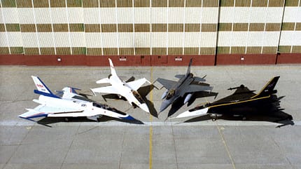 F16, F-16XL, Fighting Falcon, Viper, Dryden, NASA, US Air Force F-16XL Gruppenbild am Boden