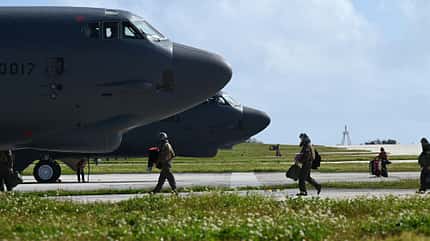 B-52H und Besatzung