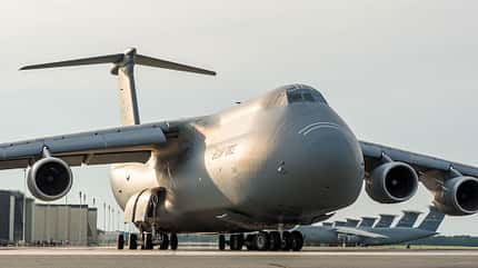 C-5M, Galaxy, Drohne, Wartung, Transporter, US Air Force, Roboter C-5M Galaxy am Boden