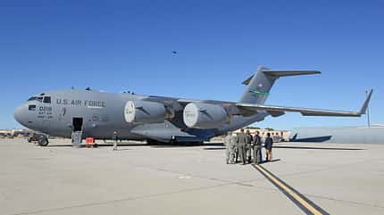C-5M, Galaxy, Drohne, Wartung, Transporter, US Air Force, Roboter, C-17, Globemaster C-17A mit Drohne
