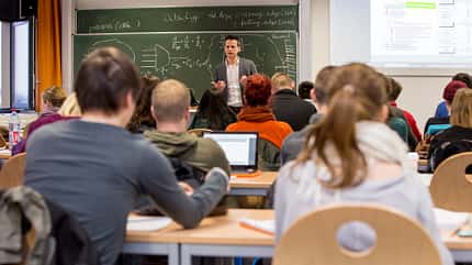 ELT, Elektrotechnik, Luftfahrttechnik, Hochschule RheinMain, Flugsimulator, Studium, Vorlesung Bildmaterial Hochschule RheinMain