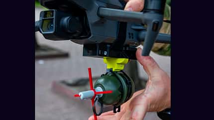 Drohnen, UAV, Ukraine, Russlad, kalaschnikow Drohne mit Handgranate