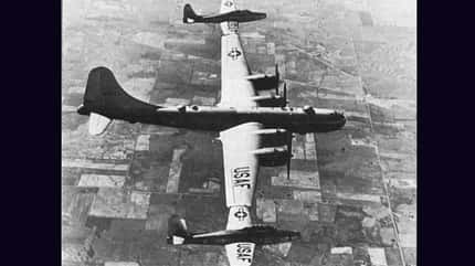 Martin, XB-51, Matador, US Air Force, Projekt Tom-Tom Projekt Tip-Tow B-29 mit zwei F-84 im Flug