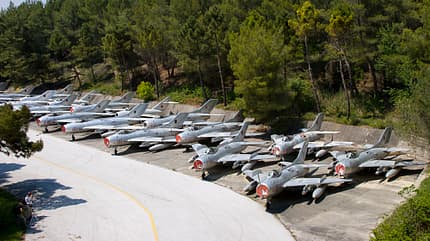 Kucowa, Albanien, eröffnung, flugplatz, NATO, Eurofighter, Italien, MiG-19, Shenjang F-6 Abgestellte MiG-19/F6 auf Flugplatz Kucowa