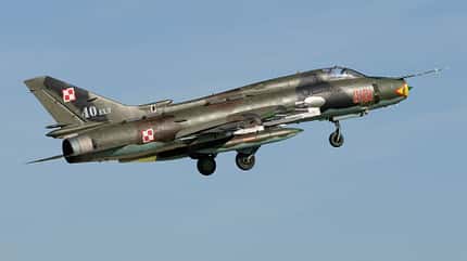 Suchoi Su-22 Polen Start vor blauem Himmel