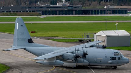 f5, f-5e, tiger, northrop, schweiz, patrouille suisse, KC-130J, Hercules KC-130J rollend in Emmen