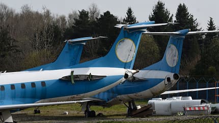 Embraer Regionaljet-Hecks am Flughafen Warschau