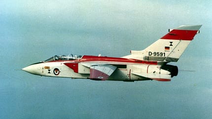 Panavia Tornado Prototyp P01 im Flug seitlich