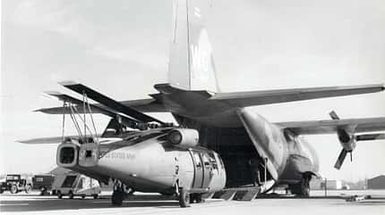 Verladung Boeing YUH-61 in C-130 Hercules