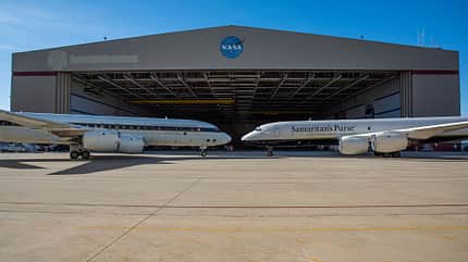NASA, DC8, DC-8, Douglas, Armstrong, palmdale NASA DC-8 mit Samaritan DC-8 vor Hangar