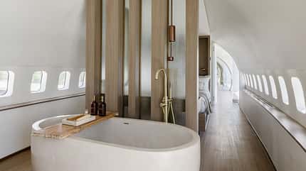 Badewanne in Boeing 737 als Luxus-Ferienvilla