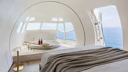 Jacuzzi im ehemaligen Cockpit der Boeing 737