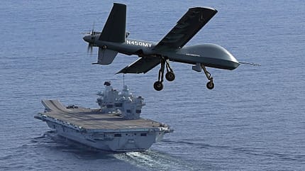 General Atomics, Mojave, UAS, Drohne General Atomics Mojave UAS über Flugzeugträger