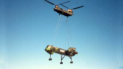 Boeing, XCH-62, CH-47, Chinook Boeing CH-47 transportiert XCH-62 als Außenlast