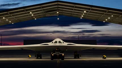 B-21 Raider unter Dach in Edwards