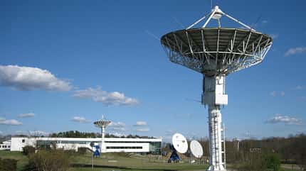 DLR, Satellit, Heinrich Hertz, OHB System AG Bremen, Telekommunikation, Raumfahrt, Empfangsantenne, Neustrelitz