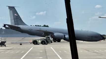 Boeing, KC-135, Stratotanker, USAF KC-135 Panne eingefahrenes Bugfahrwerk