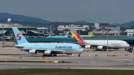 Airbus., A380, Asiana, Korean Air, Jumbo Airbus A380 von Asiana und Korean Air nebeneinander