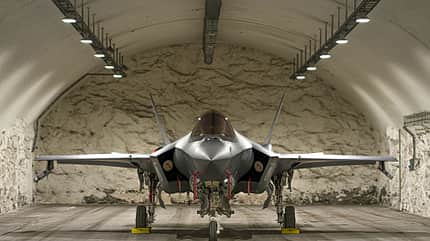 Frontansicht F-35 Norwegen in Bergkaverne