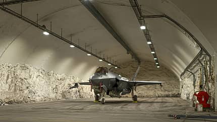 Tunnel mit F-35 Lightning