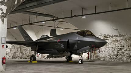 F-35A Norwegen abgestellt in Bergkaverne von der Seite