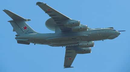 Russisches Frühwarnflugzeug Berijew A-100 Premier im Flugtest.