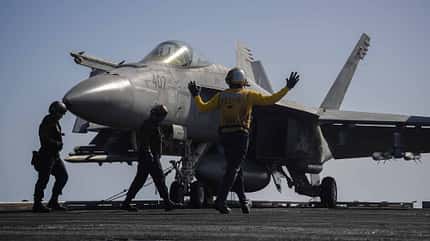 Super Hornet an Deck der USS Dwight D. Eisenhower