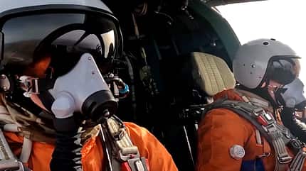 Suchoi Su-34 wirft Riesen-Gleitbombe FAB3000 ab.