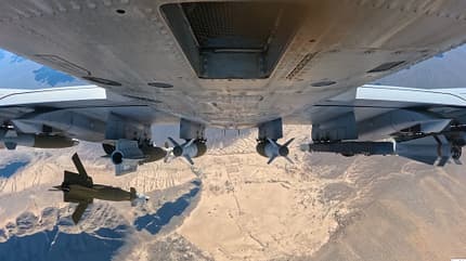 Abwurf lasergelenkte Bombe von A-10 Thunderbolt II bei Waffenversuchen