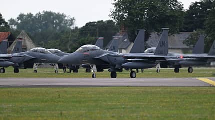 F-15, Eagle, T-6, Texan, Mach Loop Mehrere F-15 Strike Eagle in RAF Lakenheath