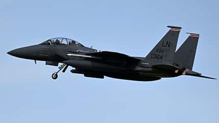 Lakenheath, USAF, F-35, F-15, Eagle, Lightning Notfall F-15E Strike Eagle mit halb ausgefahrenem Bugfahrwerk