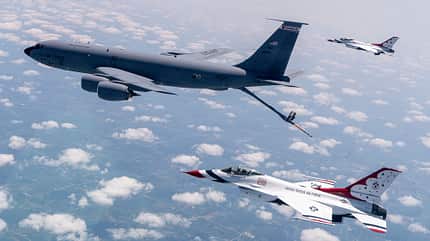 USAF Thunderbirds F-16 mit KC-135