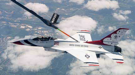 USAF Thunderbirds F-16 tanken in der Luft