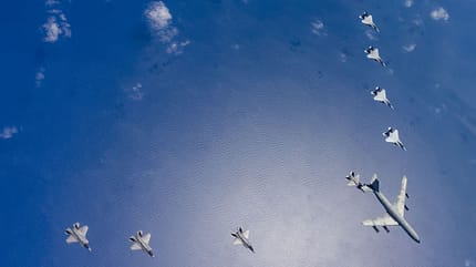 Formation F-15 und F-35i mit Boeing 707 von oben