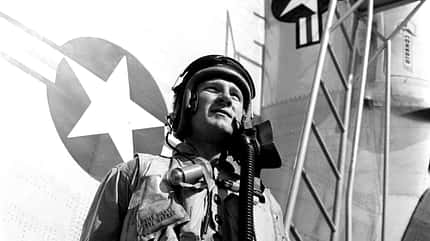 Convair, XFY-1, Pogo, Senkrechtstarter Pilot vor XFY-1 Pogo