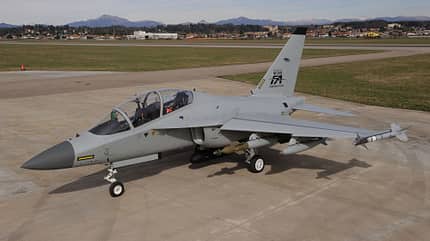 Leonardo M-346FA am Boden