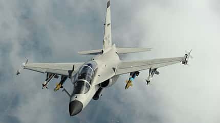 Luftaufnahme bewaffnete Leonardo M-346FA